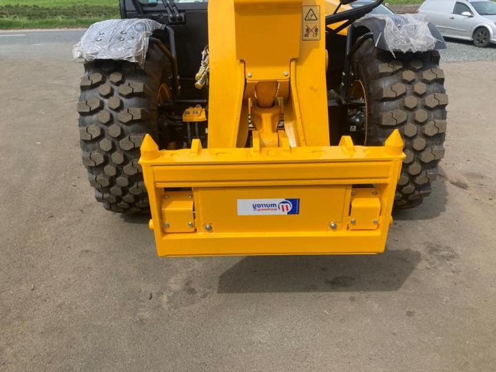 Pin and cone headstock cw hydraulic locking made to suit a JCB 560-80 telehandler.