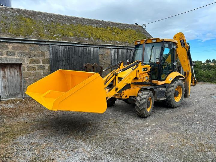 7' 6 Hi-Tip Grain Bucket with JCB 3CX Industrial Hooks